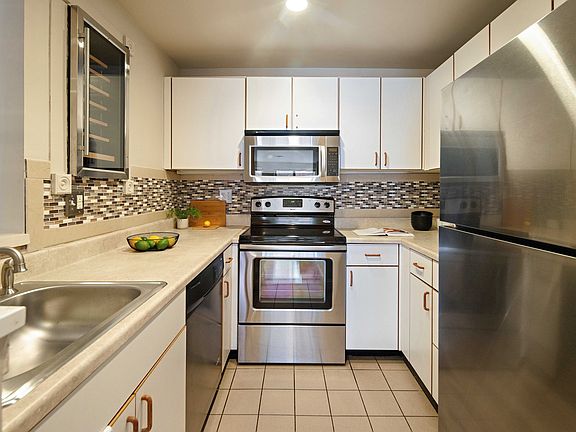 5th image of 193 Oak St APT 205E