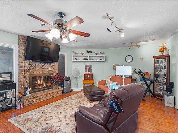 4th image of 2521 Pickerton Dr