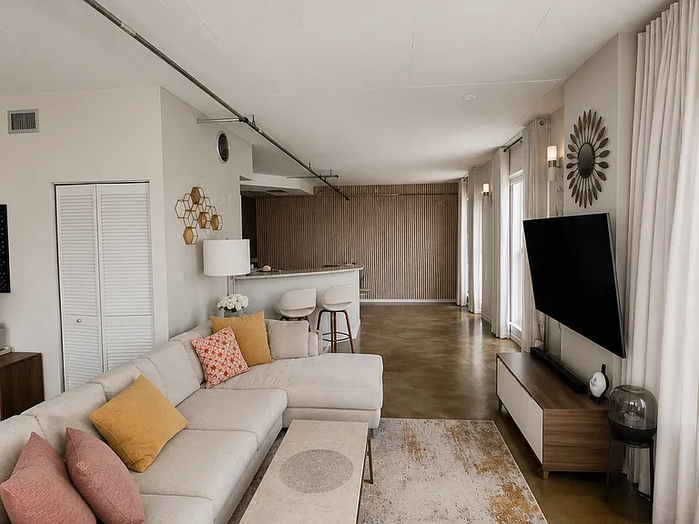 455 NE 25th St #806 — Photo 5