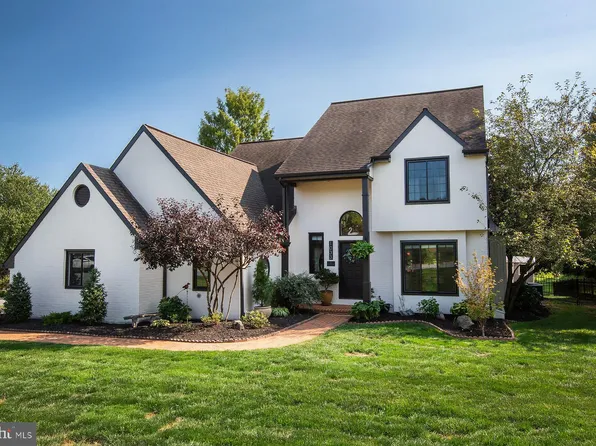 1033 Stone Manor Dr, Lancaster, PA 17603
