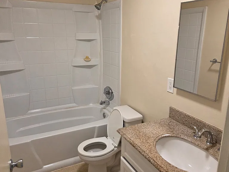 1029 Magnolia St #G — Photo 3