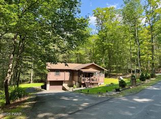 130 Grasshopper Ln, Greentown, PA 18426