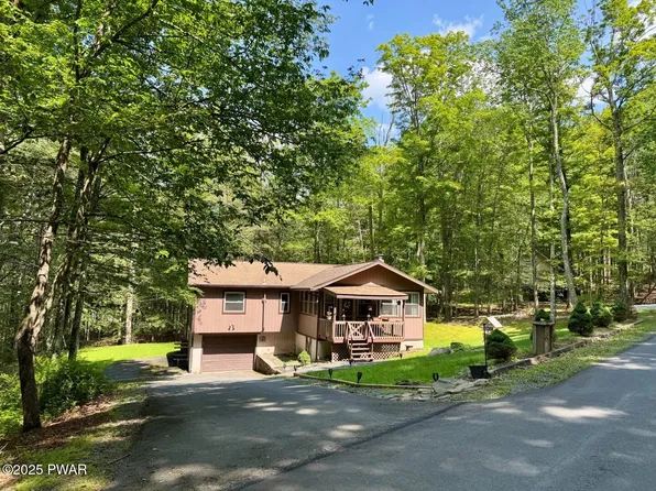 130 Grasshopper Ln, Greentown, PA 18426
