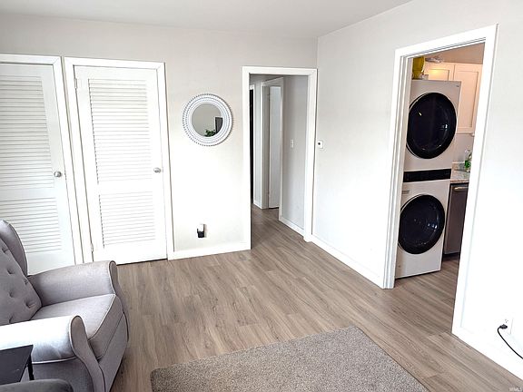 4th image of 2541 Cambridge Rd