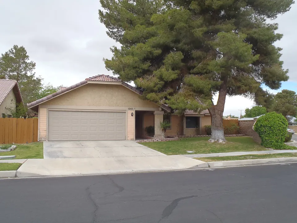 1249 Mountain View Dr