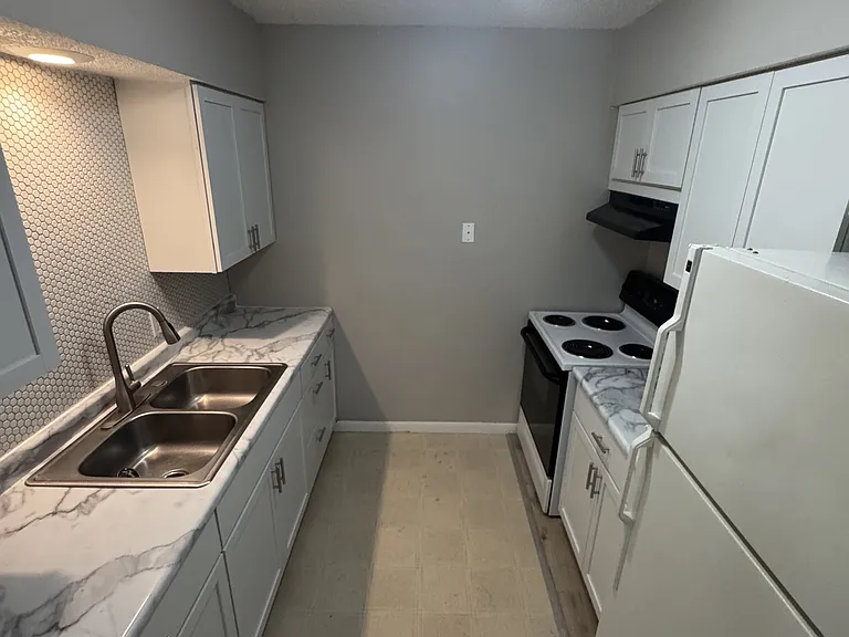 206 E Center St #11 — Photo 4