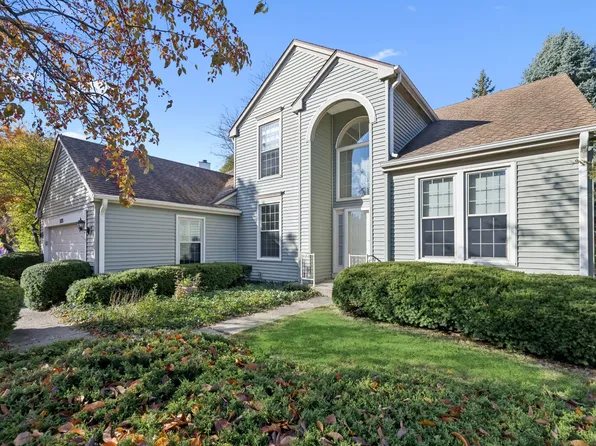 1420 Trailwood Dr, Crystal Lake, IL 60014