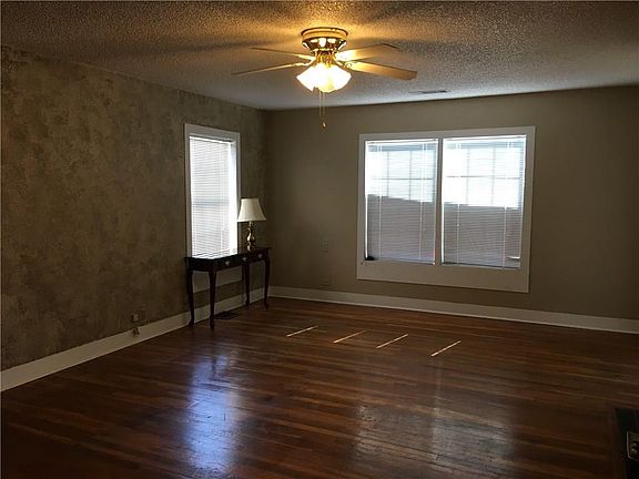 3rd image of 1369 Sayles Blvd