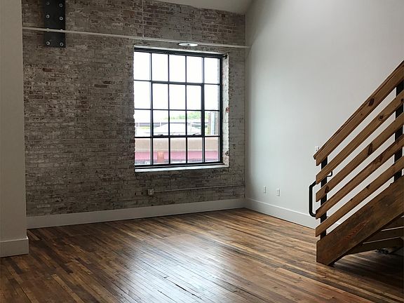 4th image of 118 W Jackson Ave APT 301