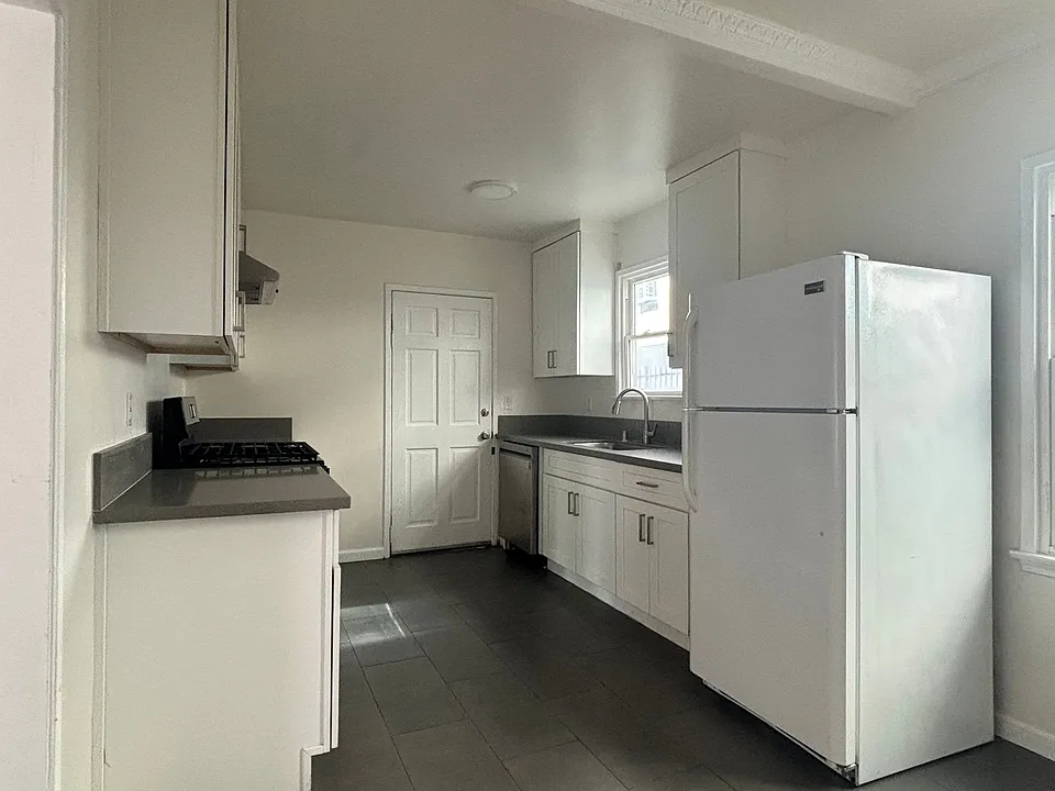 936 S Westmoreland Ave #940