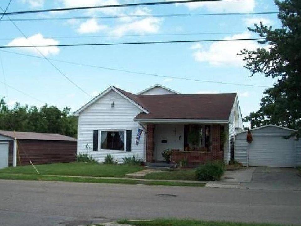 1st image of 221 Memorial St