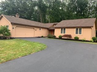 67 Melwood Dr, Rochester, NY 14626