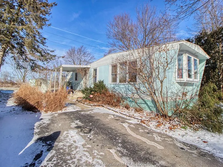 88 Essex Ct — Photo 2