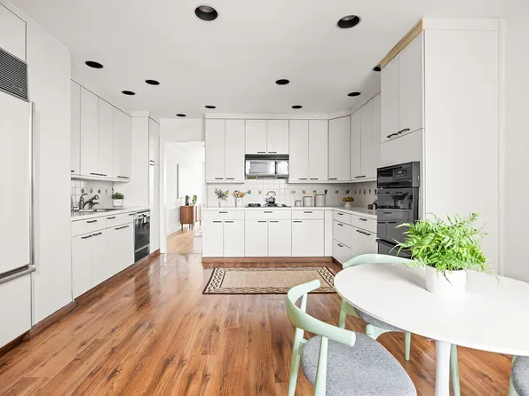 35 Prospect Park West image 4 of 15