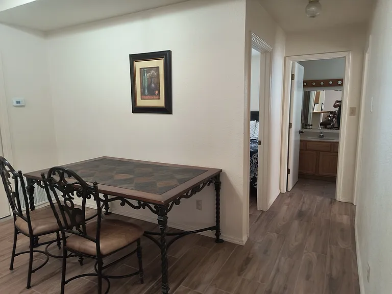 913 Grape St — Photo 16