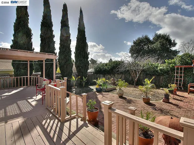 22215 Cameron St — Photo 20