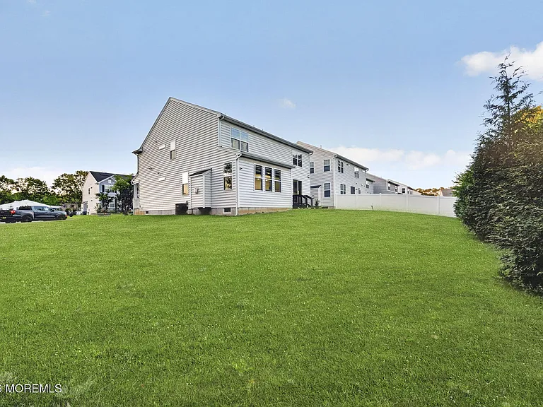 319 Tulip Ct — Photo 60