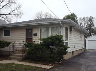 405 Stewart Ave, Woodstock, IL 60098