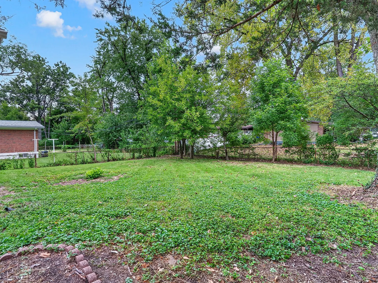 3 bed, 1400 sqft, $1,800 — Photo 3