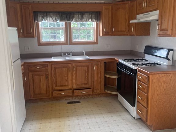 2nd image of 23 Riverview Mhpk