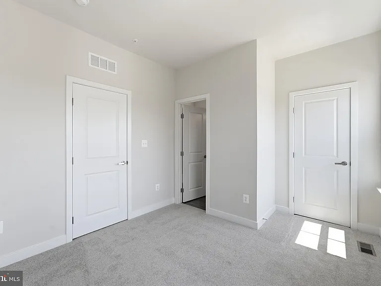 16130 Hyde Park Pl — Photo 20