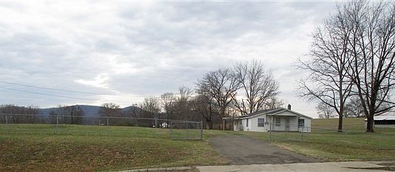 3rd image of 2281 N Highway 25 W