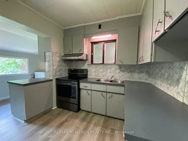 437 16th Ave — Photo 2