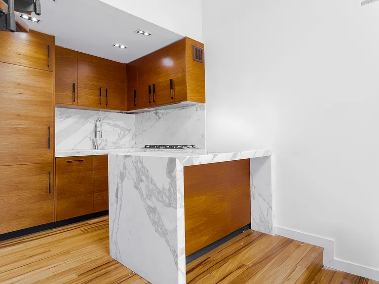 211 Thompson St #PHG — Photo 3