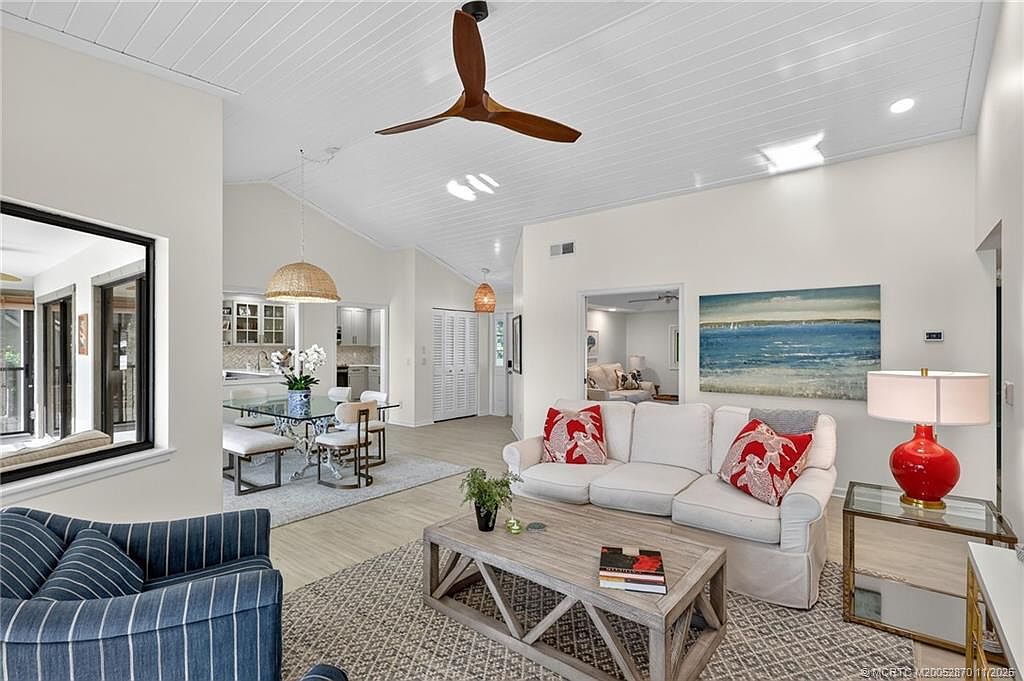 6404 SE Brandywine Ct APT 201