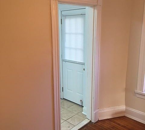 4th image of 2010 Rosewood Ave APT 04