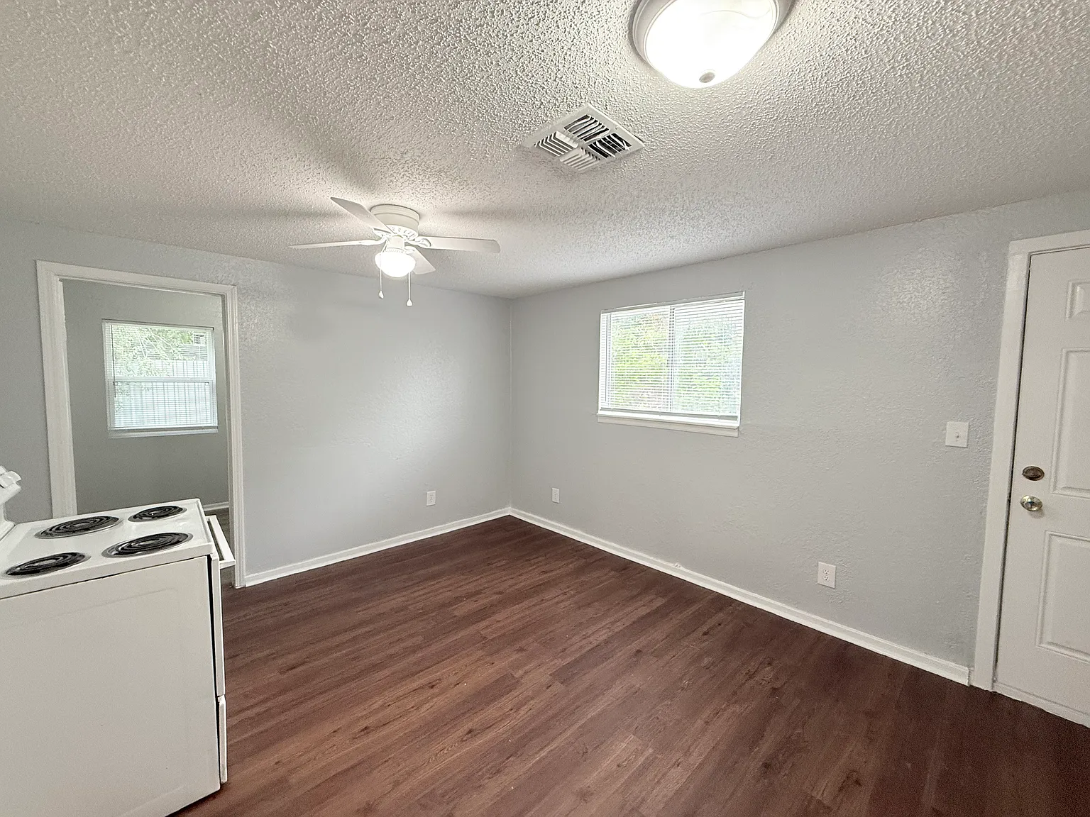 3212 S Ross Ave — Photo 4