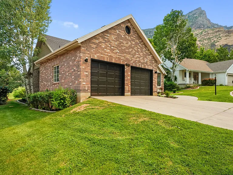 1275 Cambridge Ct — Photo 29