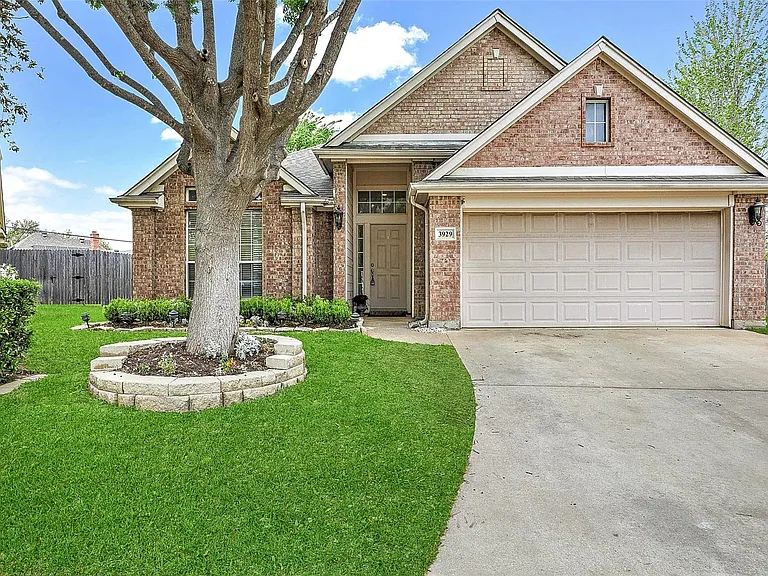 3929 Autumn Ln — Photo 2