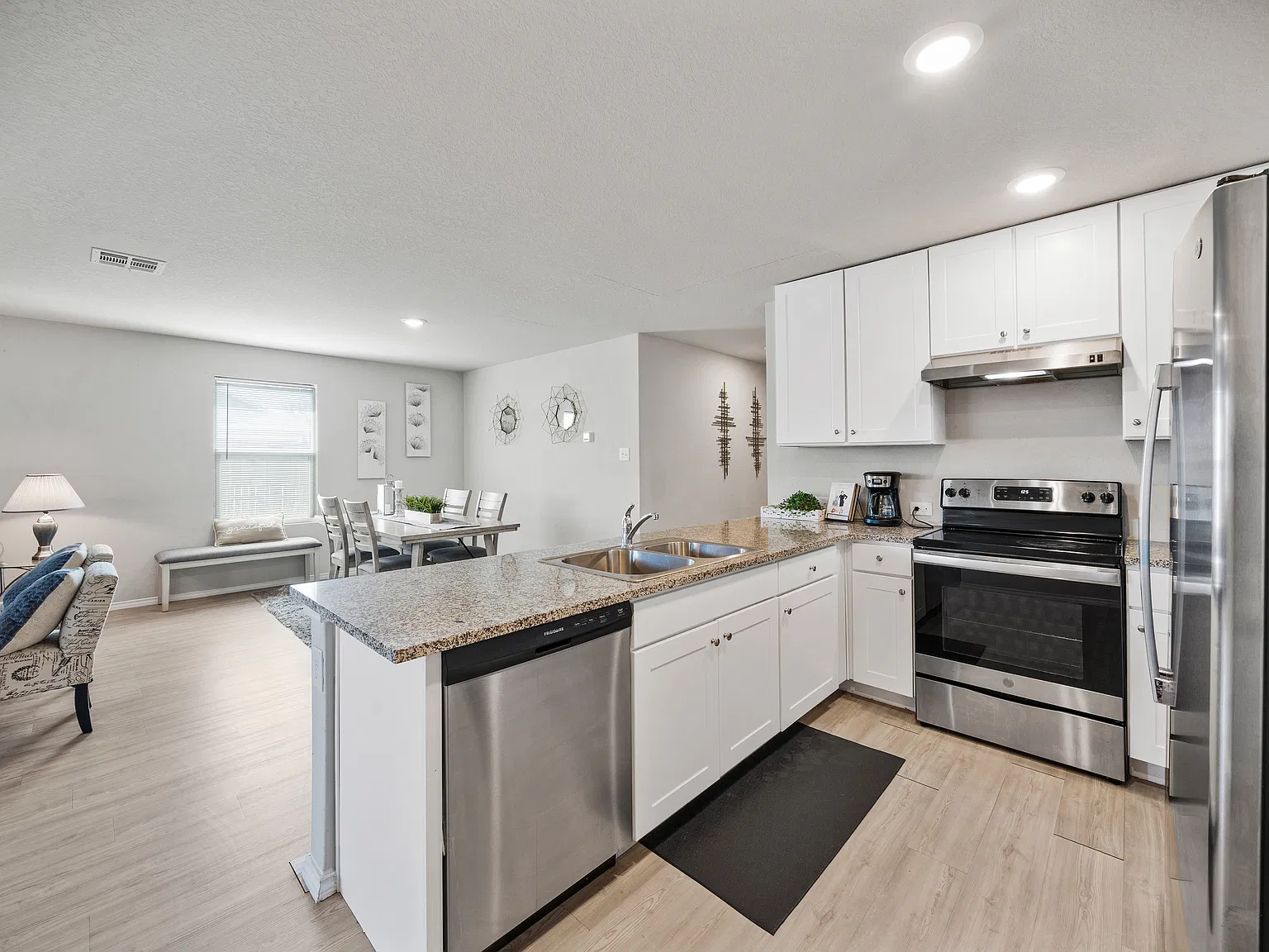 4 bed, 1667 sqft, $3,600 — Photo 3