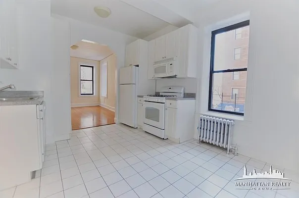 Rented by Manhattan Realty Group | media 6