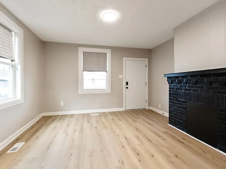 2045 Briarwood Ave — Photo 10