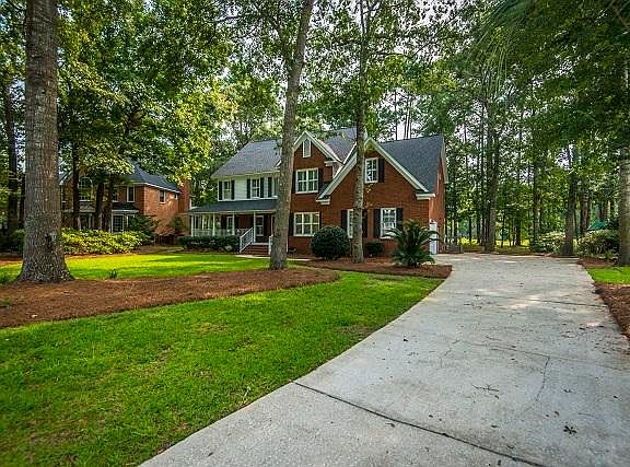 5th image of 8618 Arthur Hills Cir
