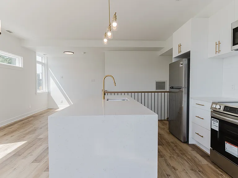 845 Champlain St — Photo 67