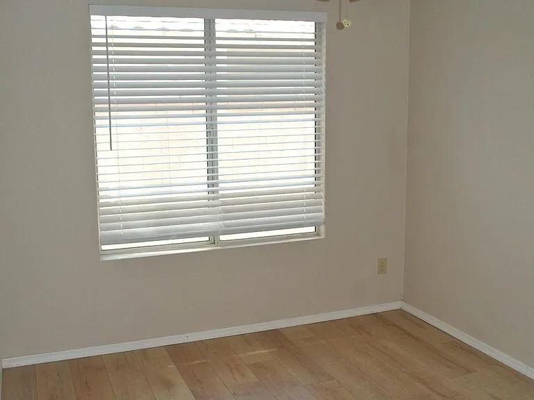 6814 W Louise Dr — Photo 14