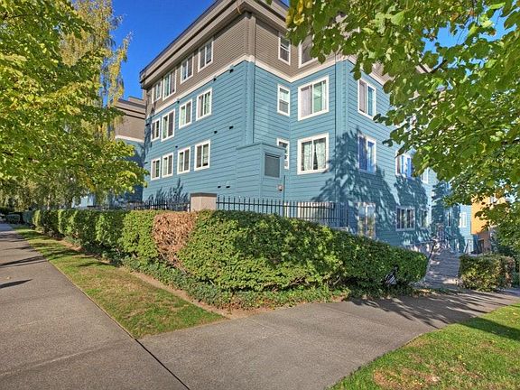3rd image of 300 10th Ave #A1