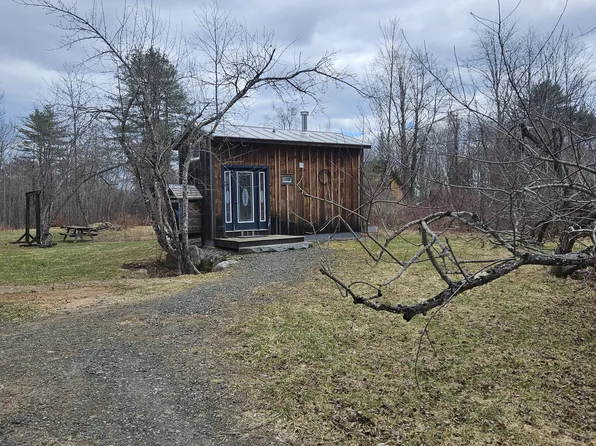 31 Little Big Ln, Thomaston, ME 04861