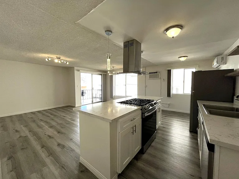 1706 Granville Ave #8B — Photo 7