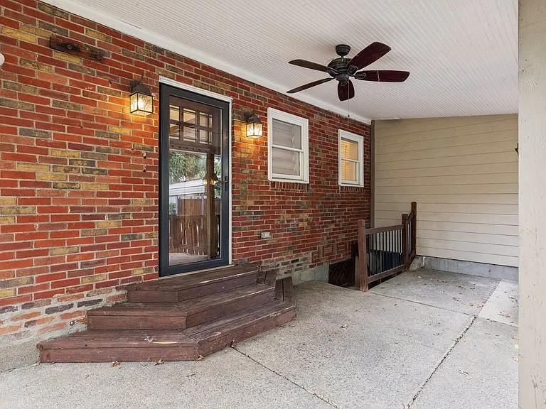 1106 Lawrence Ave — Photo 24