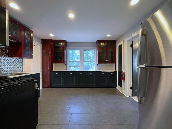 3rd image of 2247 Buchanan St NE #2