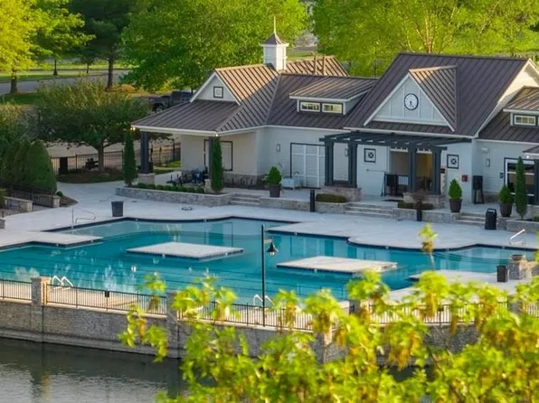 543 Park West Ln, Bowling Green, KY 42103