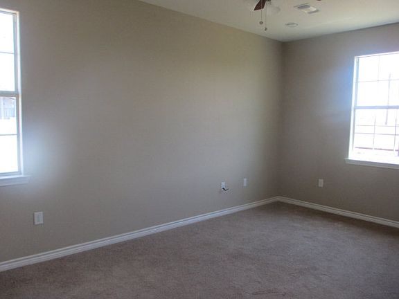 5th image of 1212 E Oak Ave