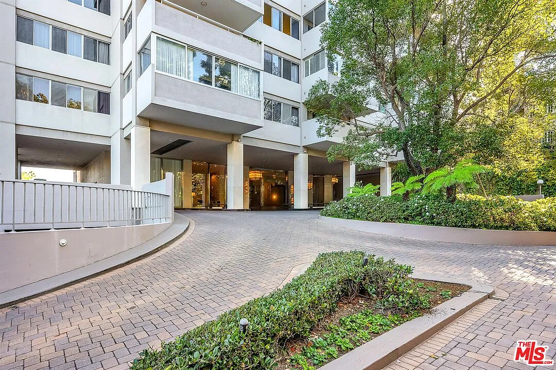 1 bed, 1.0 bath, 1401 sqft, $5,200 — Photo 3