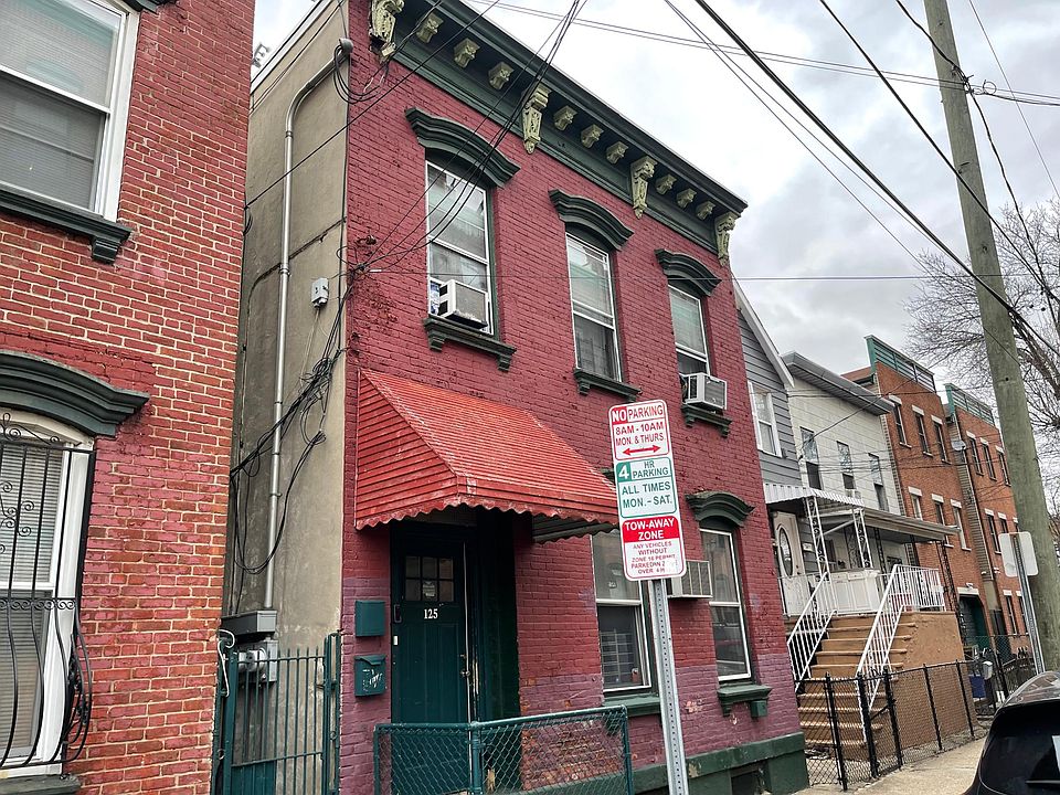 1st image of 125 Webster Ave #1