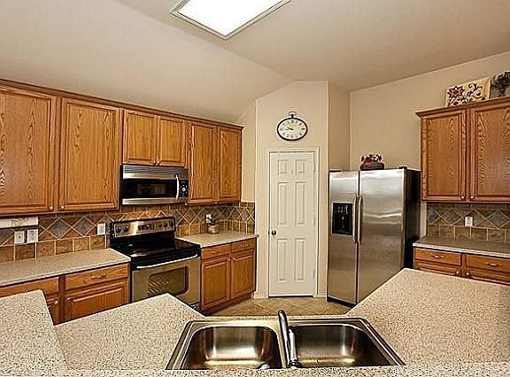 3rd image of 1268 Highland Dr