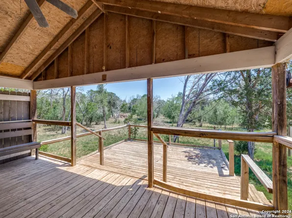 327 G W Edwards Ln, Pipe Creek, TX 78003